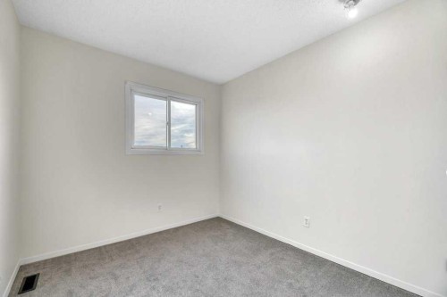 29-131 Templehill Drive Ne, Calgary, AB - Indoor Photo Showing Other Room