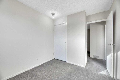 29-131 Templehill Drive Ne, Calgary, AB - Indoor Photo Showing Other Room