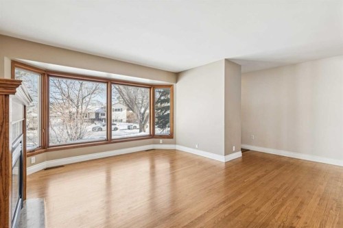 5415 Centre A Street Ne, Calgary, AB - Indoor Photo Showing Other Room