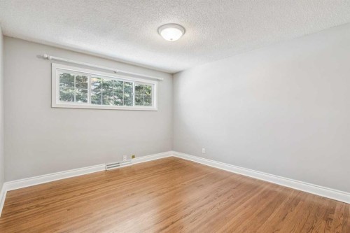 5415 Centre A Street Ne, Calgary, AB - Indoor Photo Showing Other Room