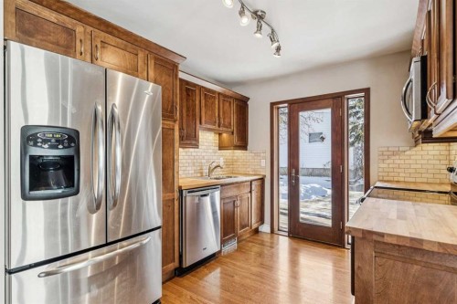 5415 Centre A Street Ne, Calgary, AB - Indoor Photo Showing Kitchen With Stainless Steel Kitchen