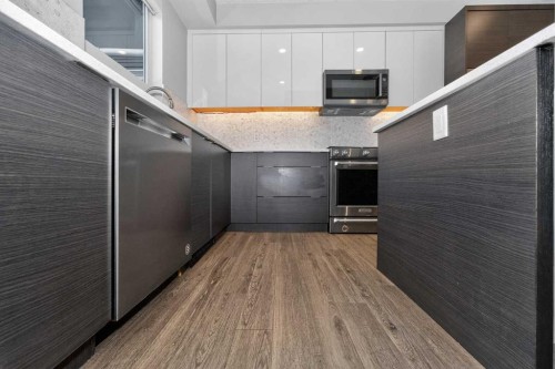 1414-95 Burma Star Road Sw, Calgary, AB - Indoor Photo Showing Kitchen