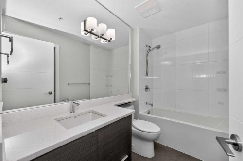 1414-95 Burma Star Road Sw, Calgary, AB - Indoor Photo Showing Bathroom