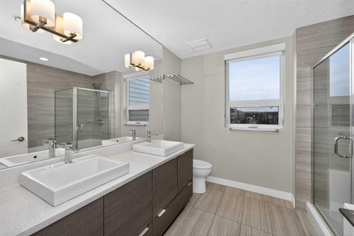 1414-95 Burma Star Road Sw, Calgary, AB - Indoor Photo Showing Bathroom