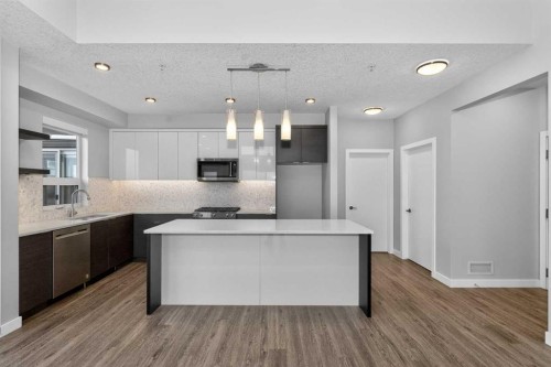 1414-95 Burma Star Road Sw, Calgary, AB - Indoor Photo Showing Kitchen With Upgraded Kitchen