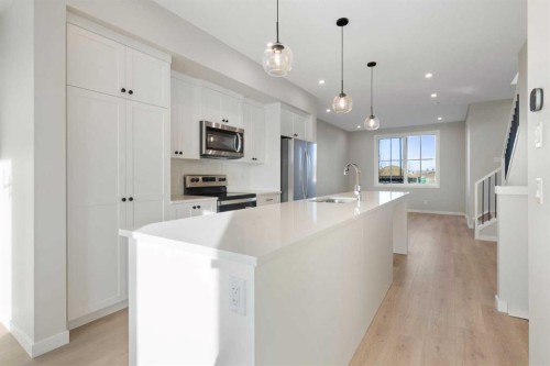 1465 Rangeview Drive Se, Calgary, AB - Indoor Photo Showing Kitchen With Upgraded Kitchen
