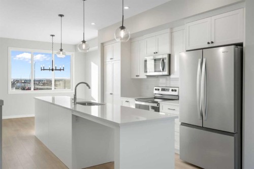 1465 Rangeview Drive Se, Calgary, AB - Indoor Photo Showing Kitchen With Upgraded Kitchen