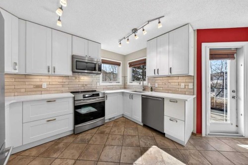 228 Riverside Close Se, Calgary, AB - Indoor Photo Showing Kitchen With Upgraded Kitchen