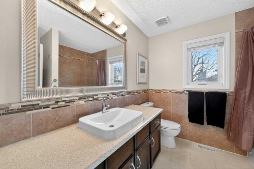 228 Riverside Close Se, Calgary, AB - Indoor Photo Showing Bathroom