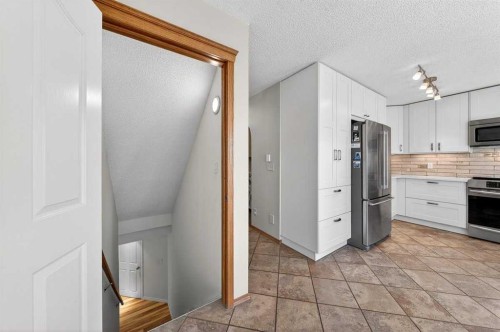 228 Riverside Close Se, Calgary, AB - Indoor Photo Showing Kitchen