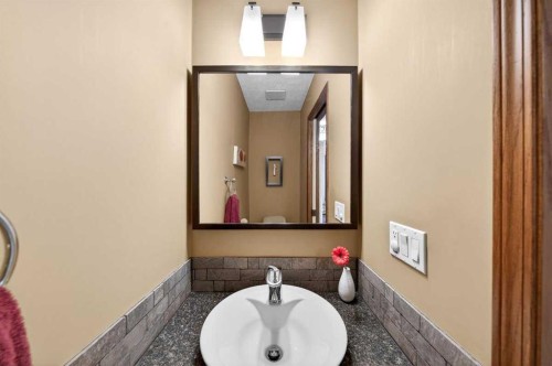 228 Riverside Close Se, Calgary, AB - Indoor Photo Showing Bathroom