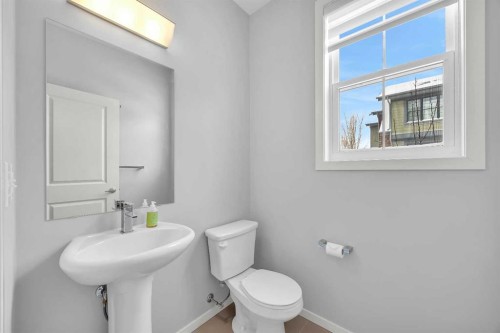 455 Ascot Circle Sw, Calgary, AB - Indoor Photo Showing Bathroom