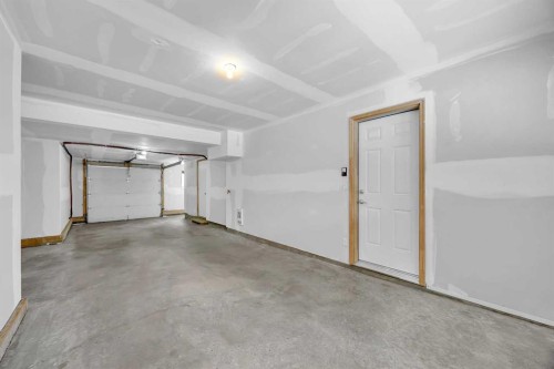 455 Ascot Circle Sw, Calgary, AB - Indoor Photo Showing Garage