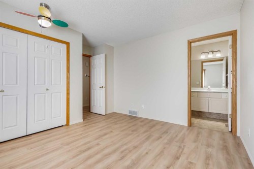 36 Del Monica Villas Ne, Calgary, AB - Indoor Photo Showing Other Room