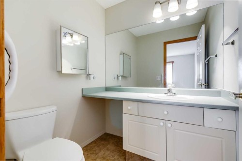 36 Del Monica Villas Ne, Calgary, AB - Indoor Photo Showing Bathroom