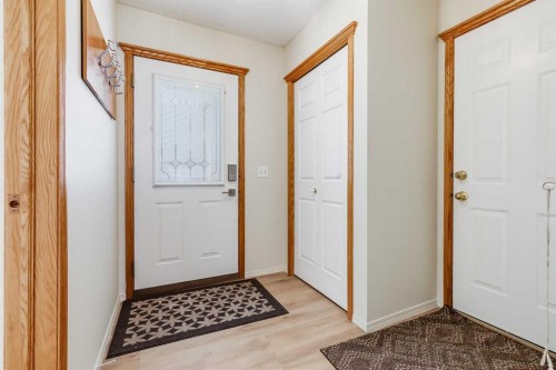 36 Del Monica Villas Ne, Calgary, AB - Indoor Photo Showing Other Room