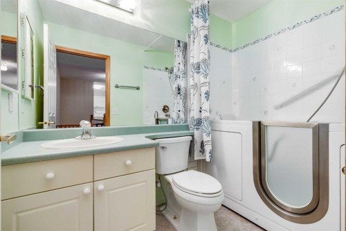 36 Del Monica Villas Ne, Calgary, AB - Indoor Photo Showing Bathroom