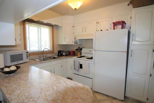 7504 39 Avenue Nw, Calgary, AB 