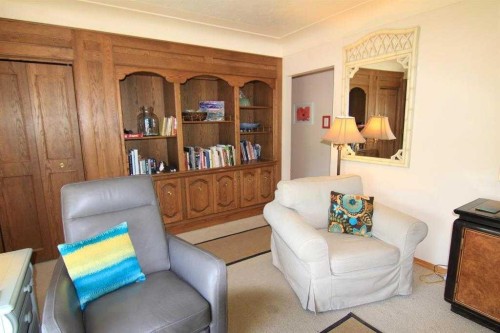 7504 39 Avenue Nw, Calgary, AB 