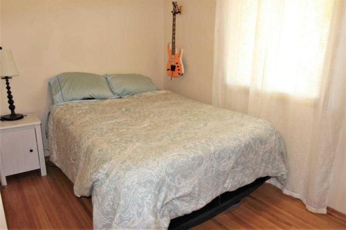 7504 39 Avenue Nw, Calgary, AB 