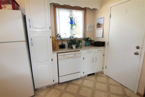 7504 39 Avenue Nw, Calgary, AB 