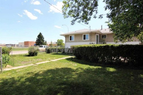 7504 39 Avenue Nw, Calgary, AB 