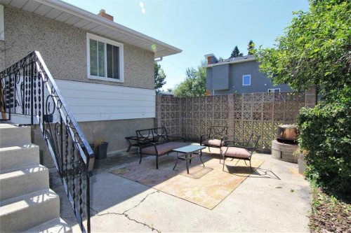 7504 39 Avenue Nw, Calgary, AB 
