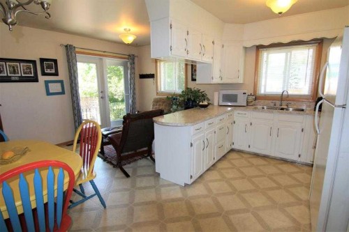 7504 39 Avenue Nw, Calgary, AB 