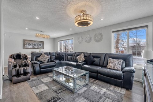 55 Castleglen Way Ne, Calgary, AB - Indoor Photo Showing Living Room