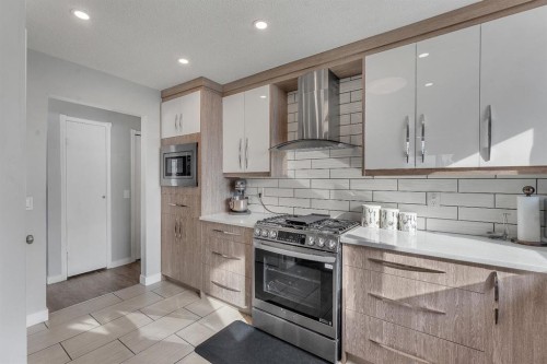 55 Castleglen Way Ne, Calgary, AB - Indoor Photo Showing Kitchen