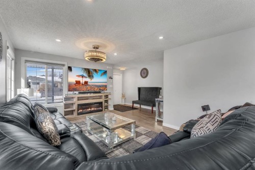 55 Castleglen Way Ne, Calgary, AB - Indoor Photo Showing Living Room