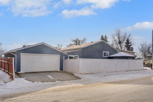 55 Castleglen Way Ne, Calgary, AB - Outdoor