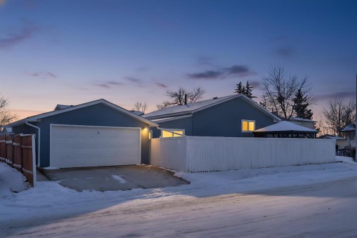 55 Castleglen Way Ne, Calgary, AB - Outdoor