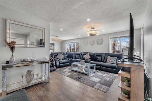 55 Castleglen Way Ne, Calgary, AB - Indoor Photo Showing Living Room