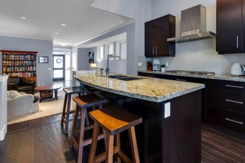 448 13 Street Nw, Calgary, AB - Indoor Photo Showing Kitchen With Upgraded Kitchen