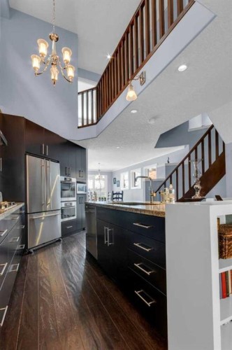448 13 Street Nw, Calgary, AB - Indoor Photo Showing Kitchen