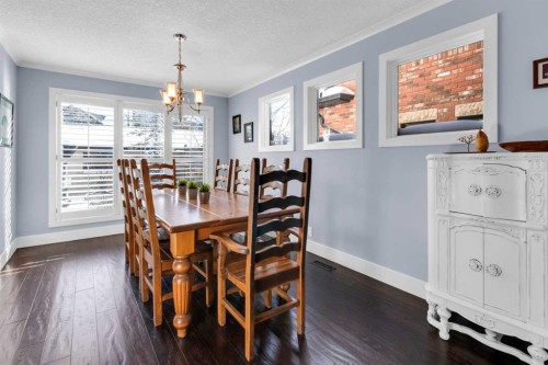 448 13 Street Nw, Calgary, AB - Indoor Photo Showing Dining Room