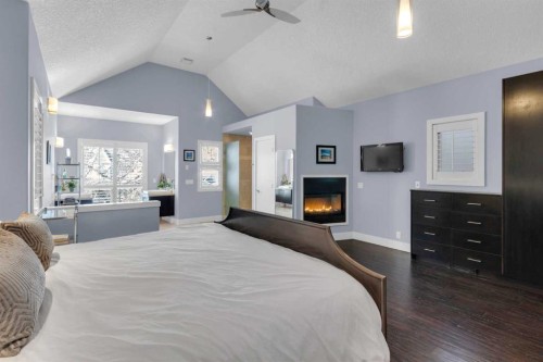 448 13 Street Nw, Calgary, AB - Indoor Photo Showing Bedroom