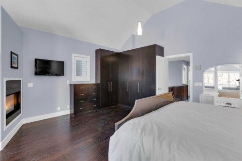 448 13 Street Nw, Calgary, AB - Indoor Photo Showing Bedroom