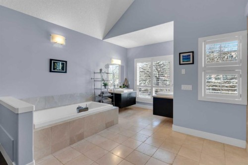 448 13 Street Nw, Calgary, AB - Indoor