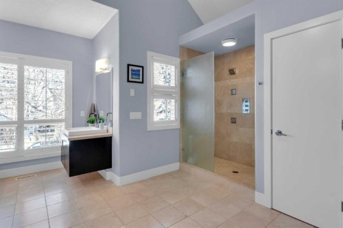 448 13 Street Nw, Calgary, AB - Indoor Photo Showing Other Room