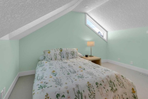 448 13 Street Nw, Calgary, AB - Indoor Photo Showing Bedroom
