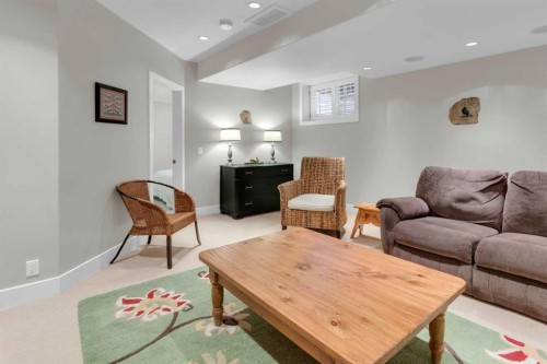 448 13 Street Nw, Calgary, AB - Indoor Photo Showing Other Room