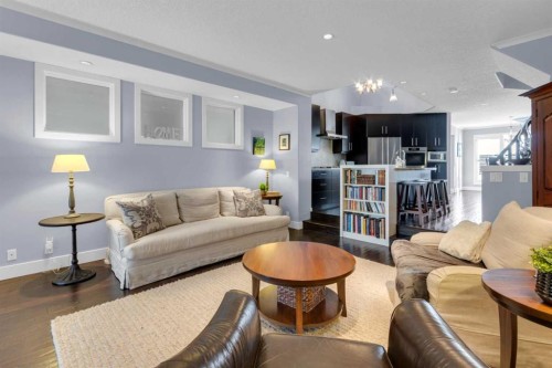 448 13 Street Nw, Calgary, AB - Indoor Photo Showing Living Room