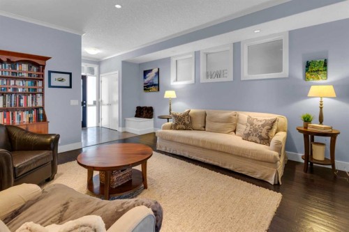 448 13 Street Nw, Calgary, AB - Indoor Photo Showing Living Room