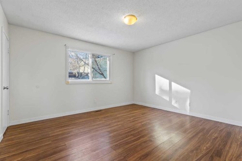 531 64 Avenue Nw, Calgary, AB - Indoor Photo Showing Other Room