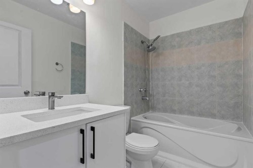 531 64 Avenue Nw, Calgary, AB - Indoor Photo Showing Bathroom