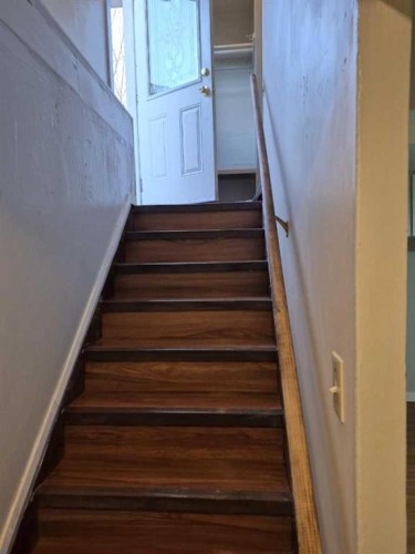 531 64 Avenue Nw, Calgary, AB - Indoor Photo Showing Other Room