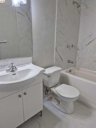 531 64 Avenue Nw, Calgary, AB - Indoor Photo Showing Bathroom
