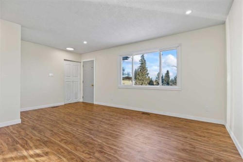 531 64 Avenue Nw, Calgary, AB - Indoor Photo Showing Other Room